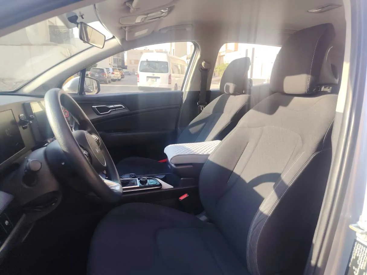 Car image 13