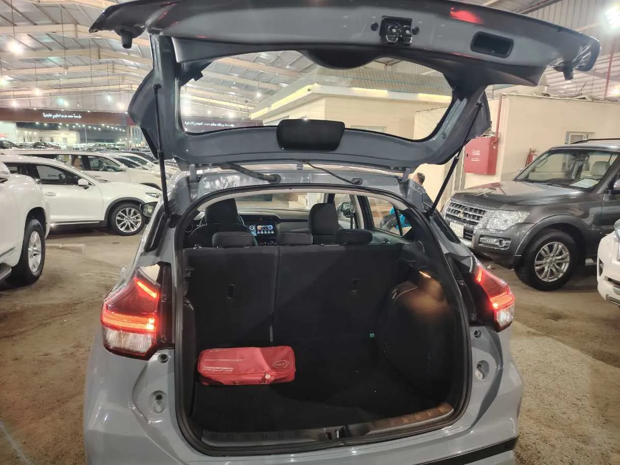Car image 28