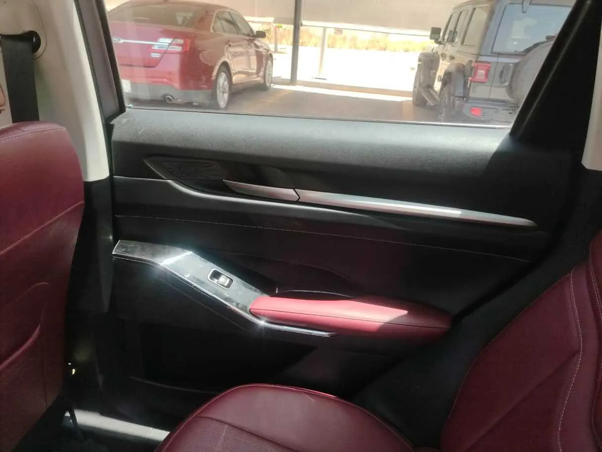 Car image 34