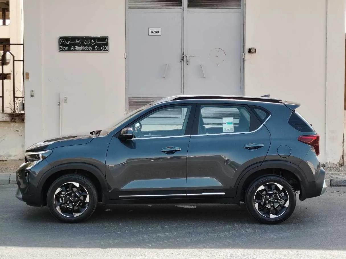 Car image 8