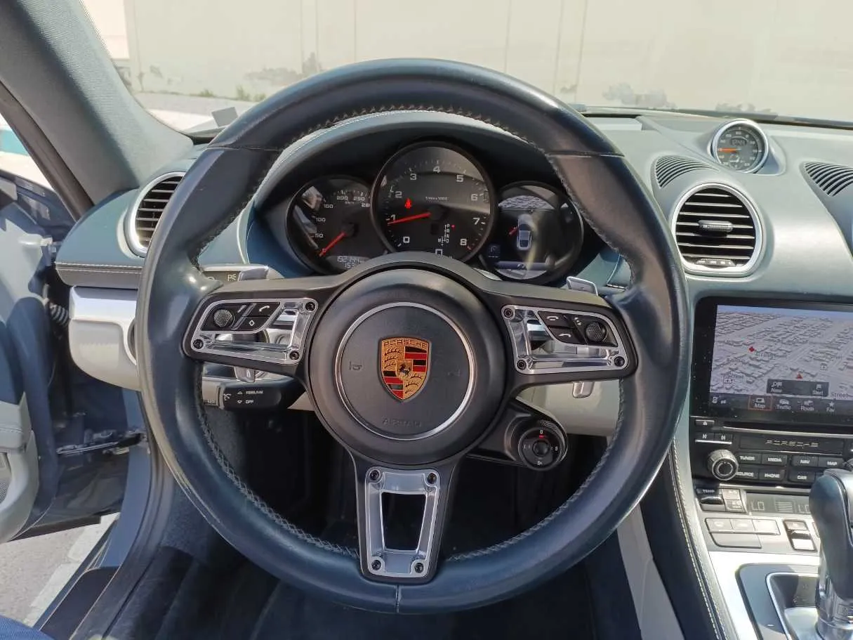 Car image 16