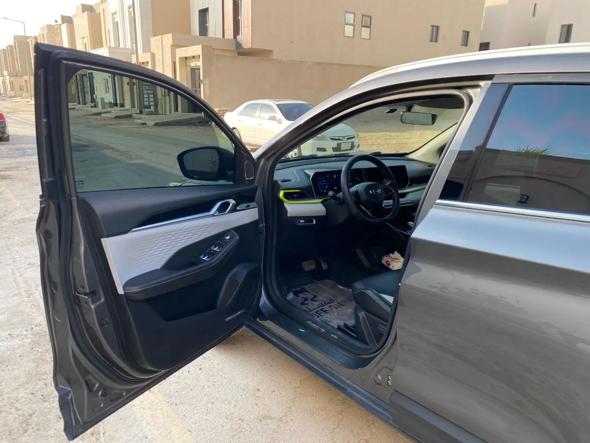 Car image 10