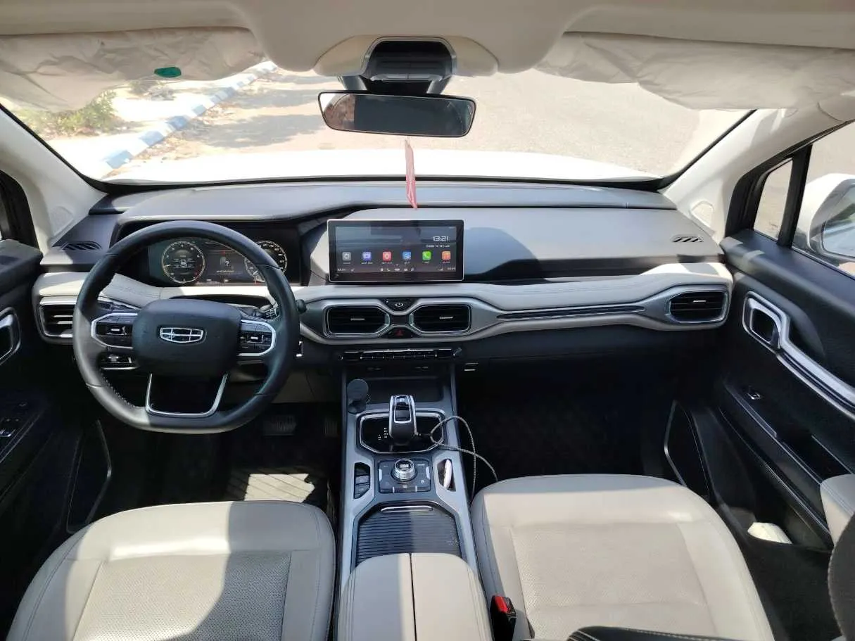 Car image 24