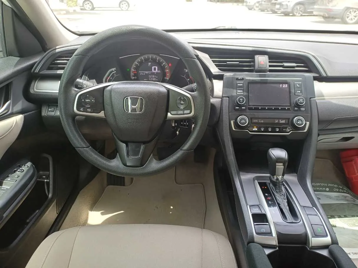Car image 17
