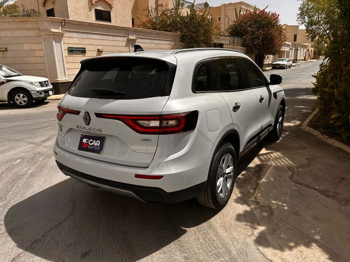 Car image 5