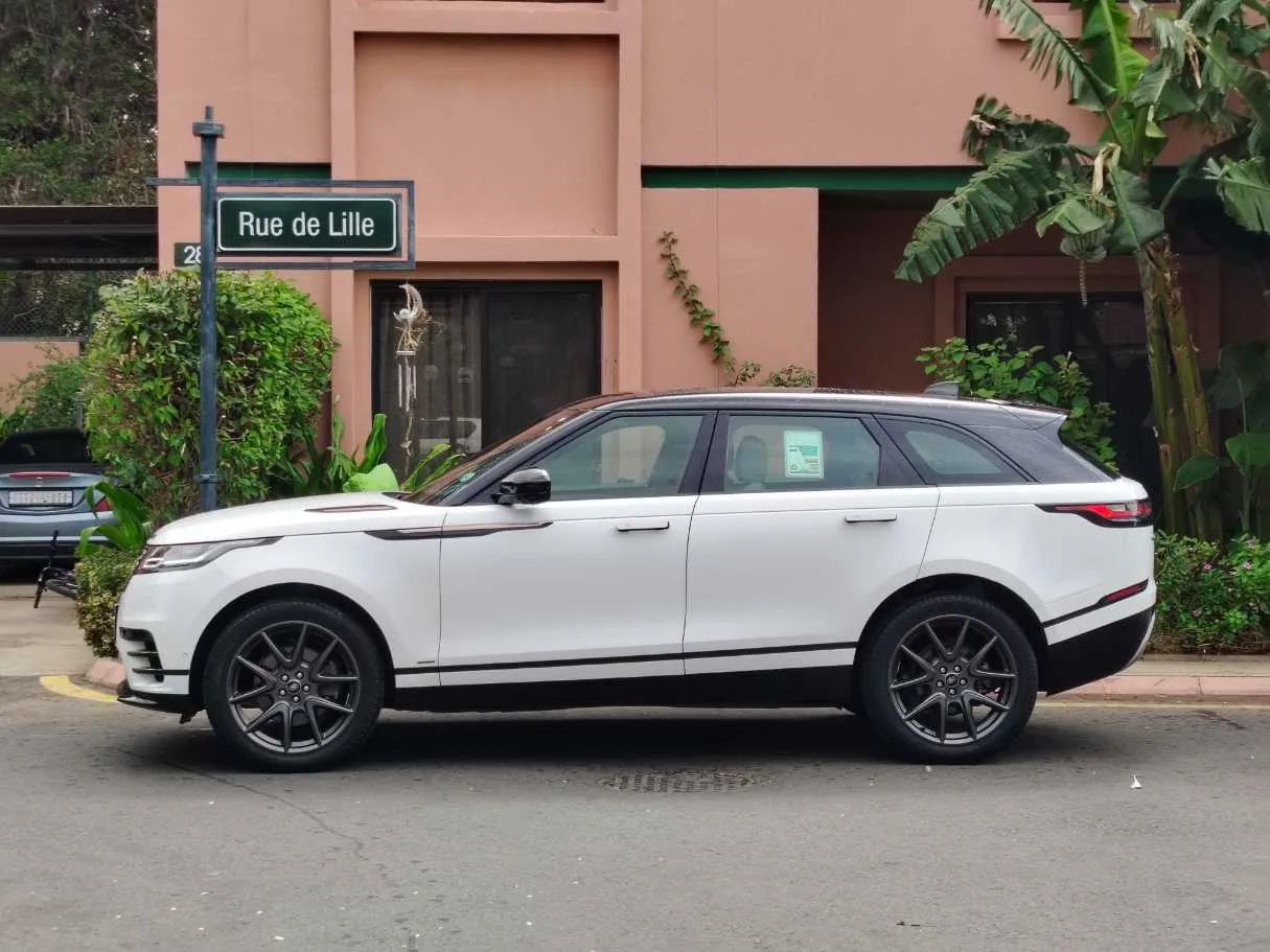 Car image 8