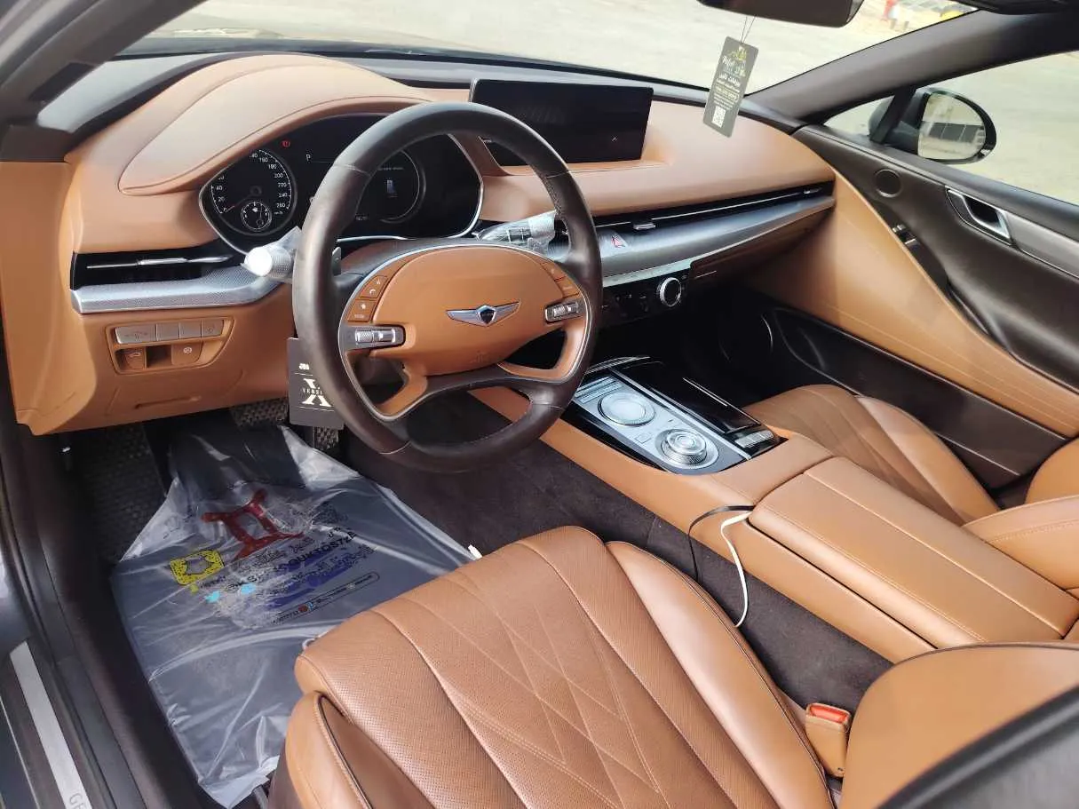 Car image 14