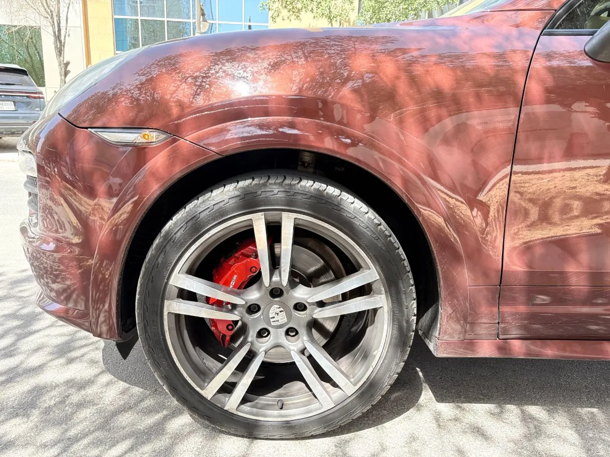 Car image 9