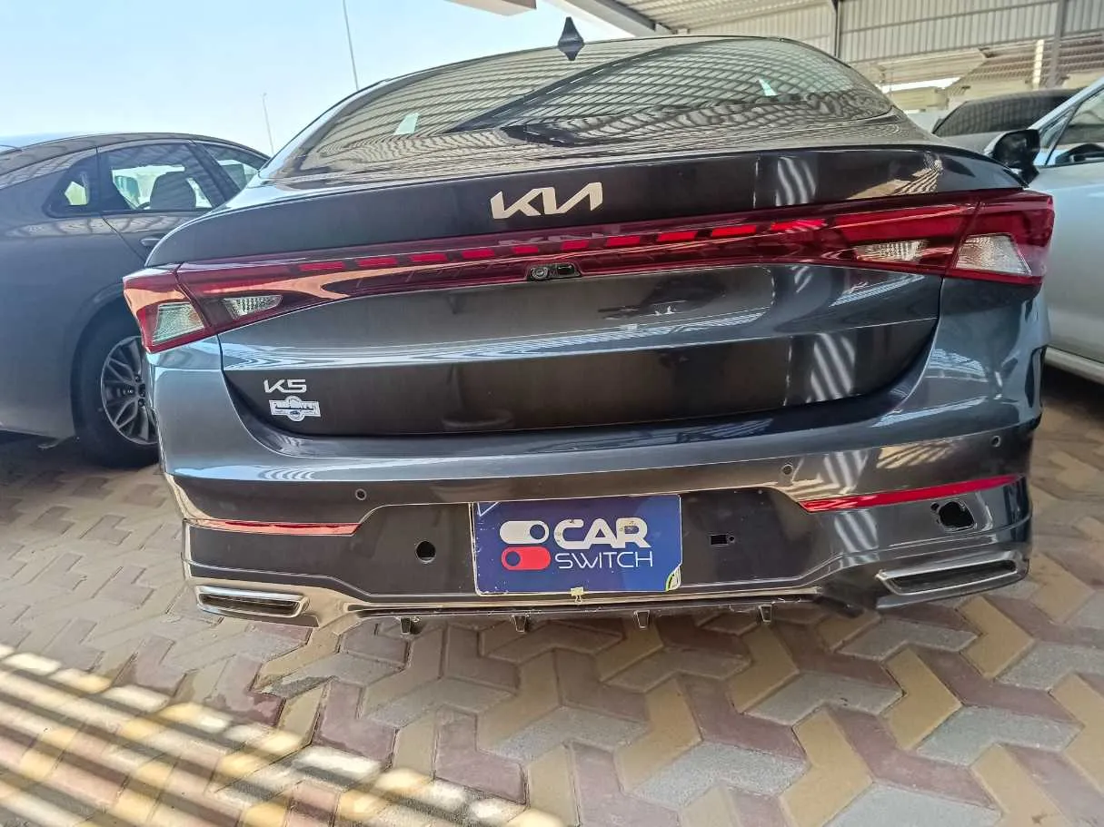 Car image 5