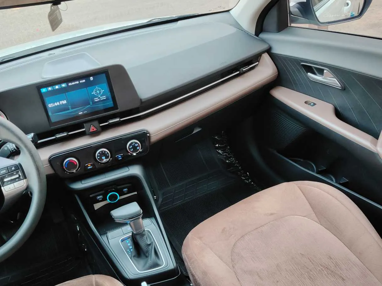 Car image 19