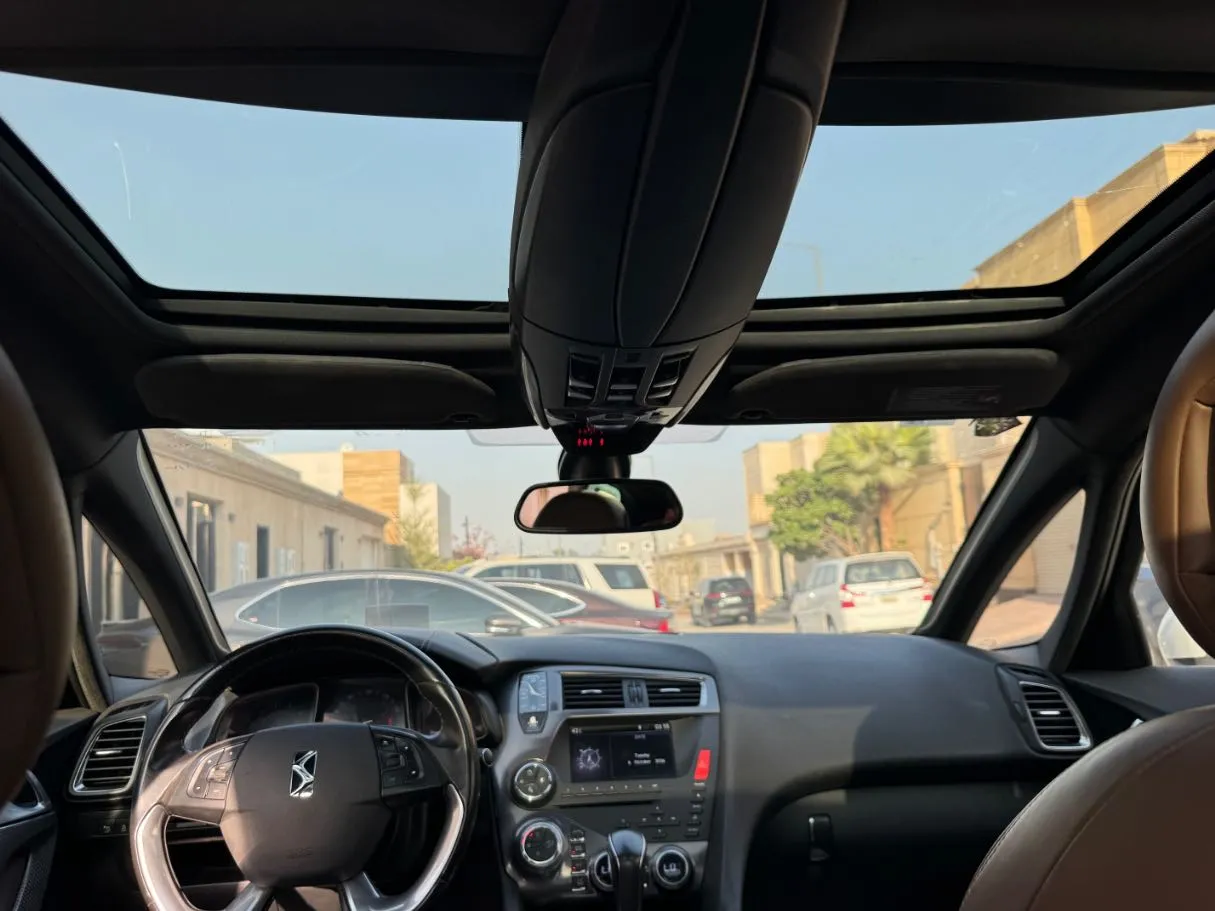 Car image 14