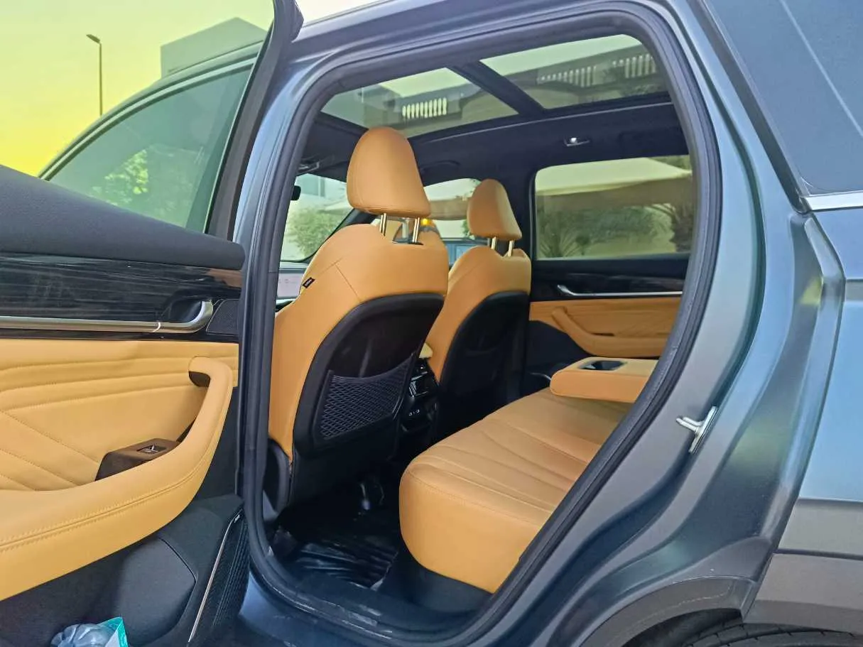 Car image 17