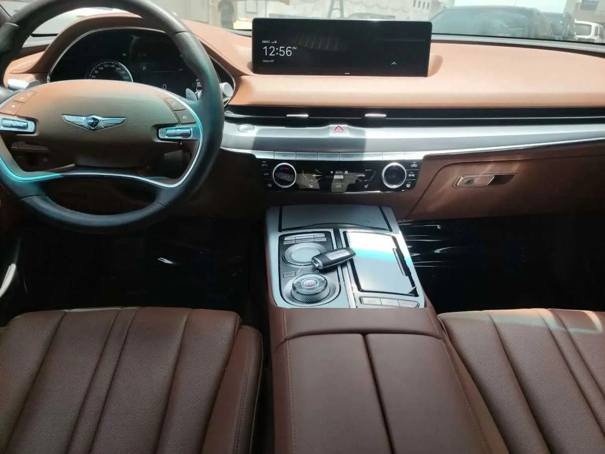 Car image 25