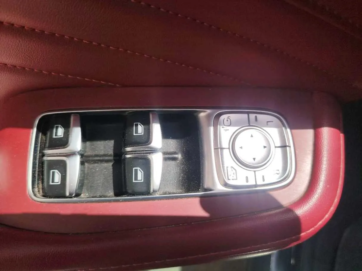 Car image 37