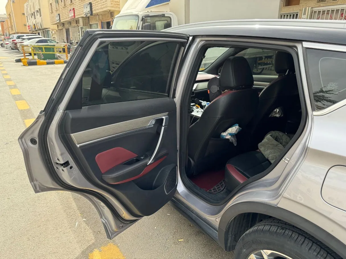 Car image 14