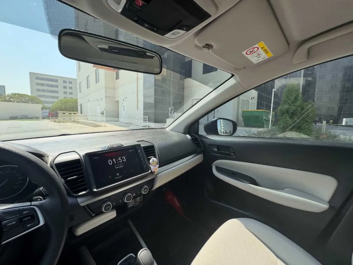 Car image 14