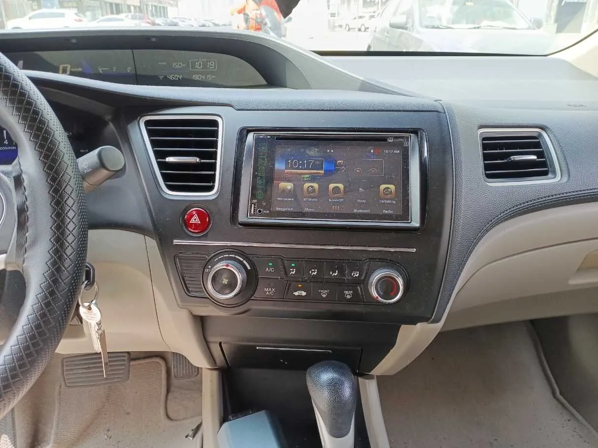 Car image 16