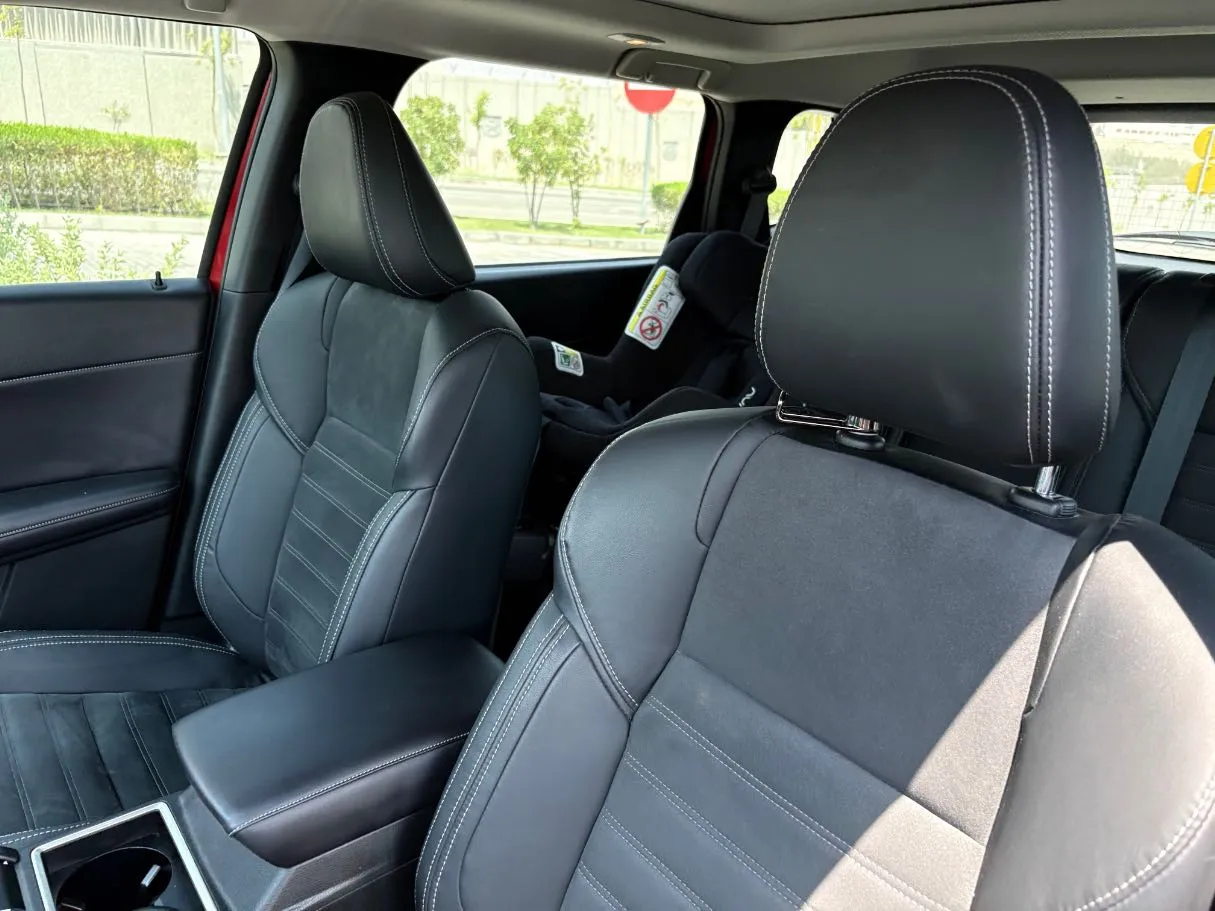 Car image 13