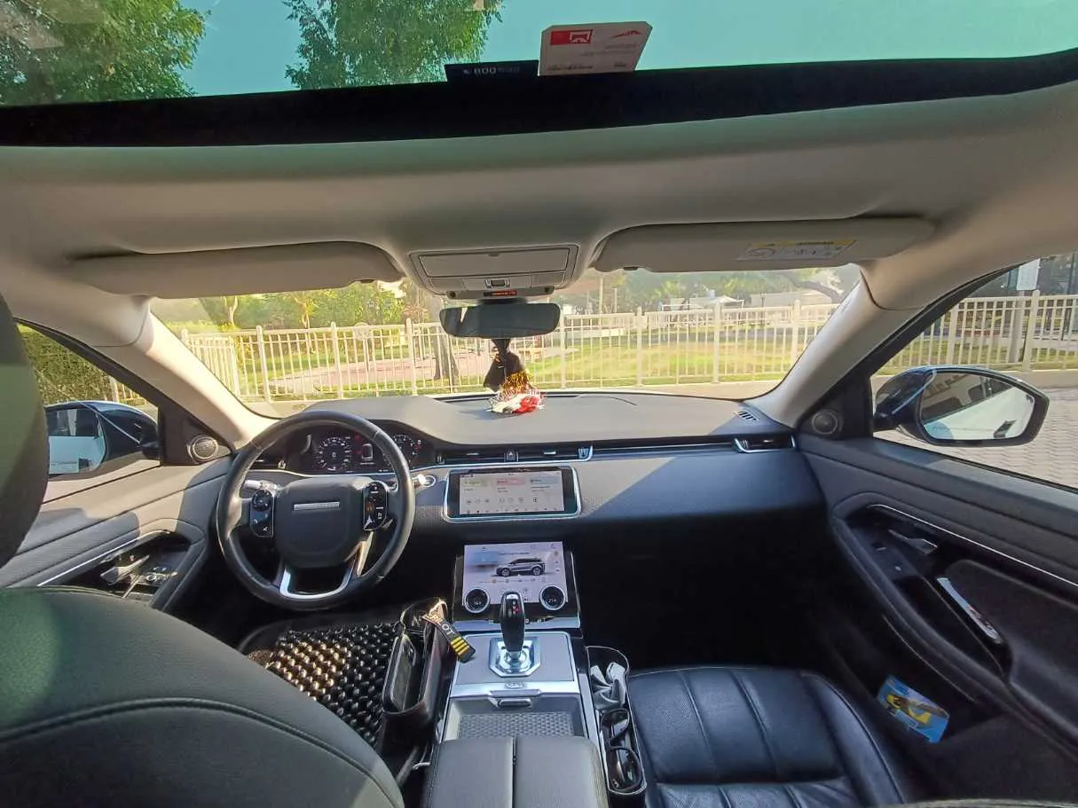 Car image 14