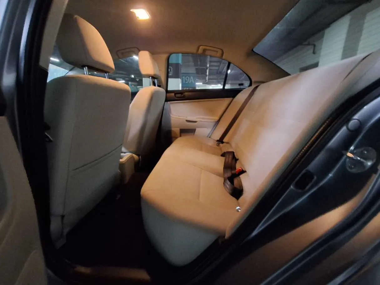 Car image 12