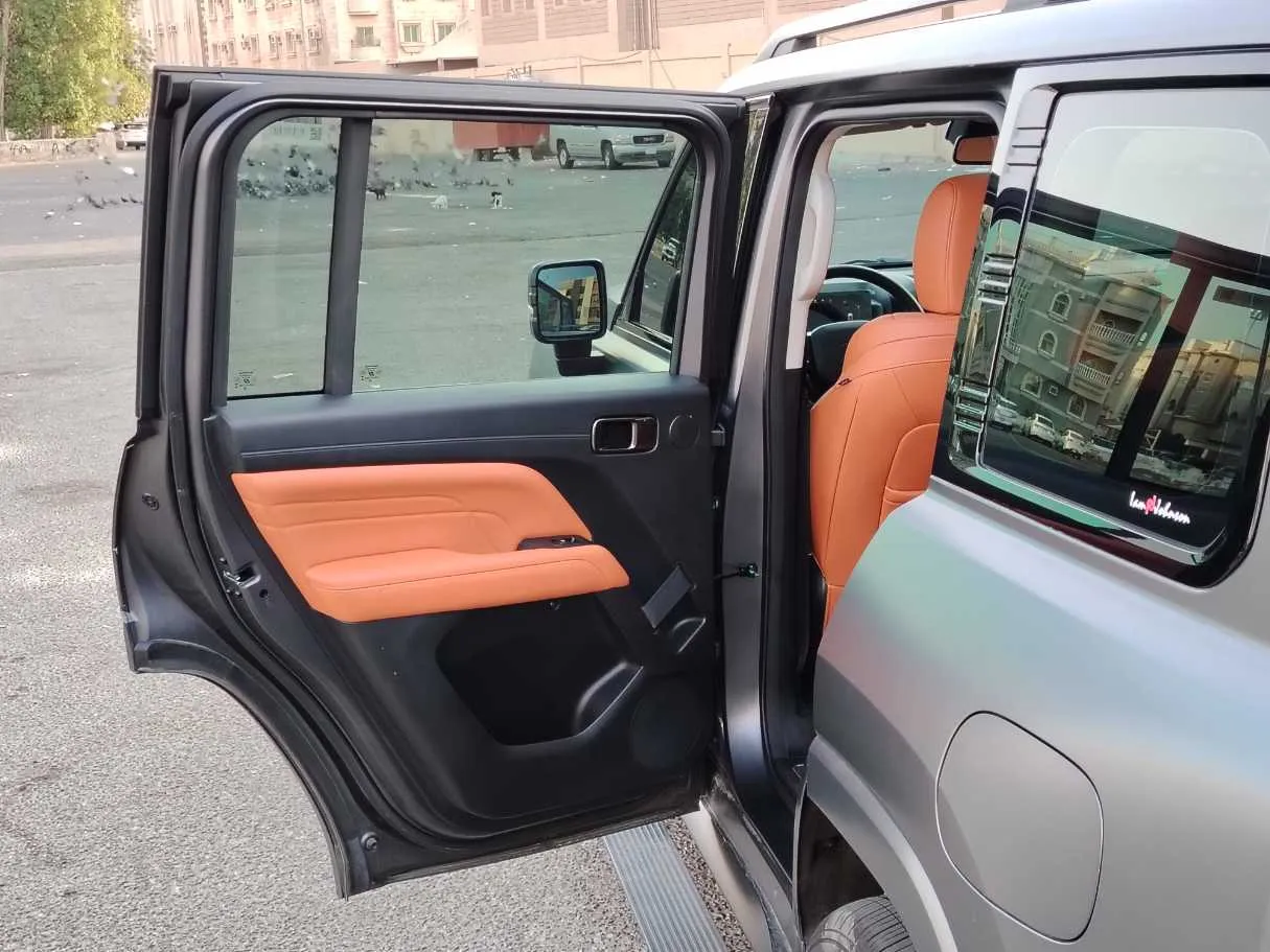 Car image 14