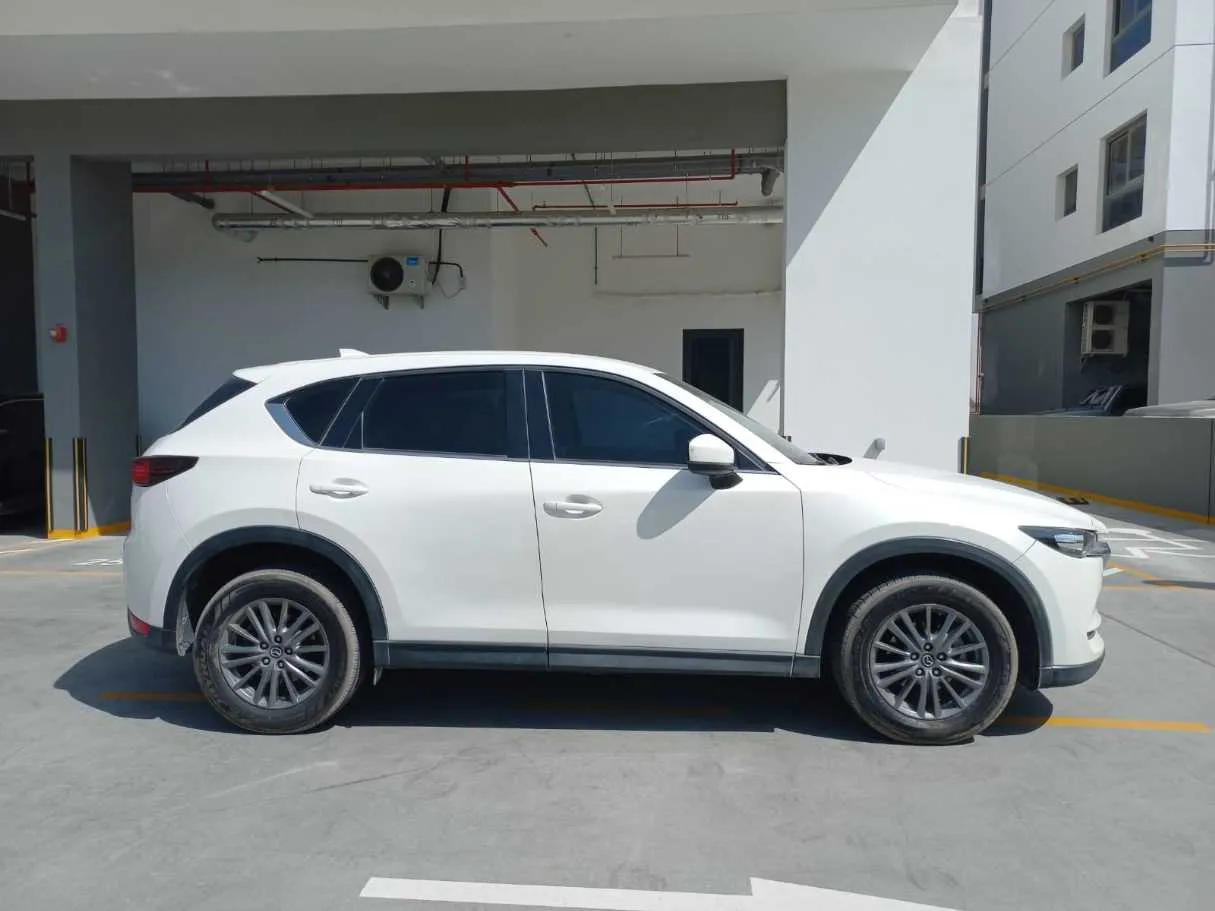 Car image 8