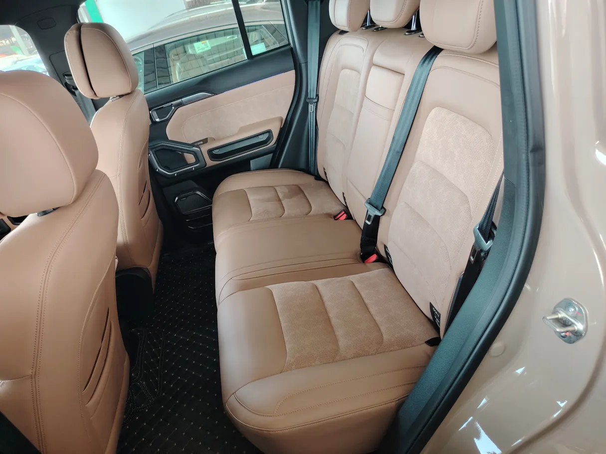 Car image 20