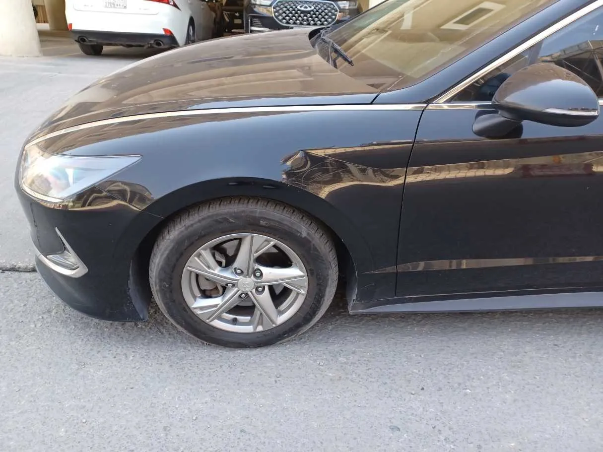 Car image 9