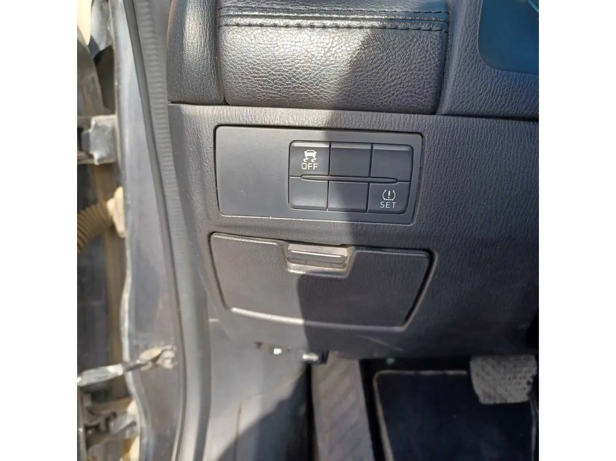 Car image 26