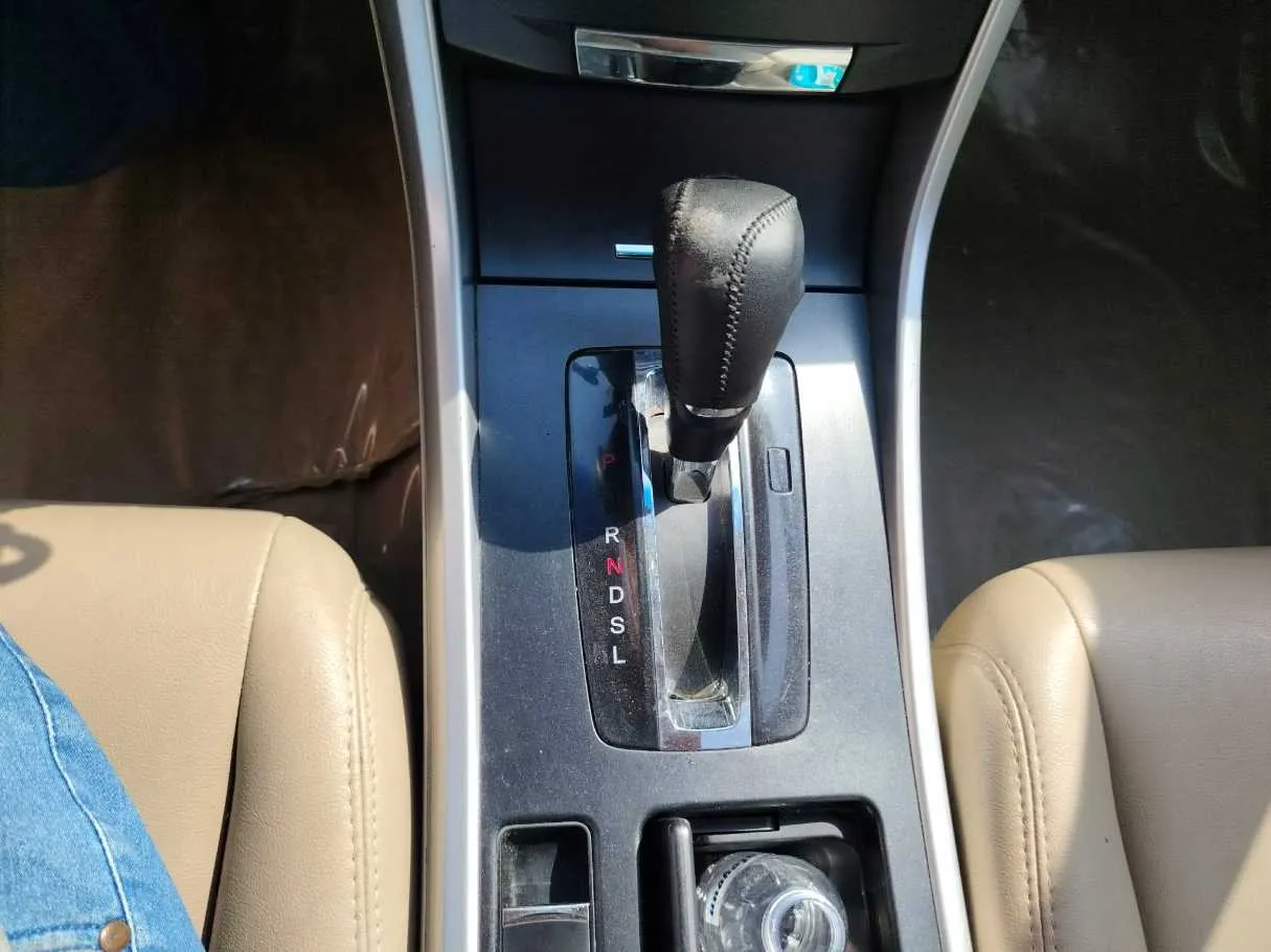 Car image 26