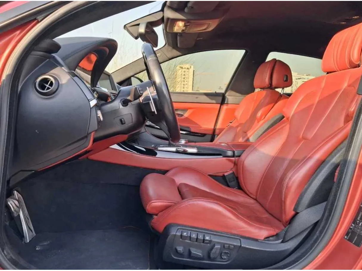 Car image 12