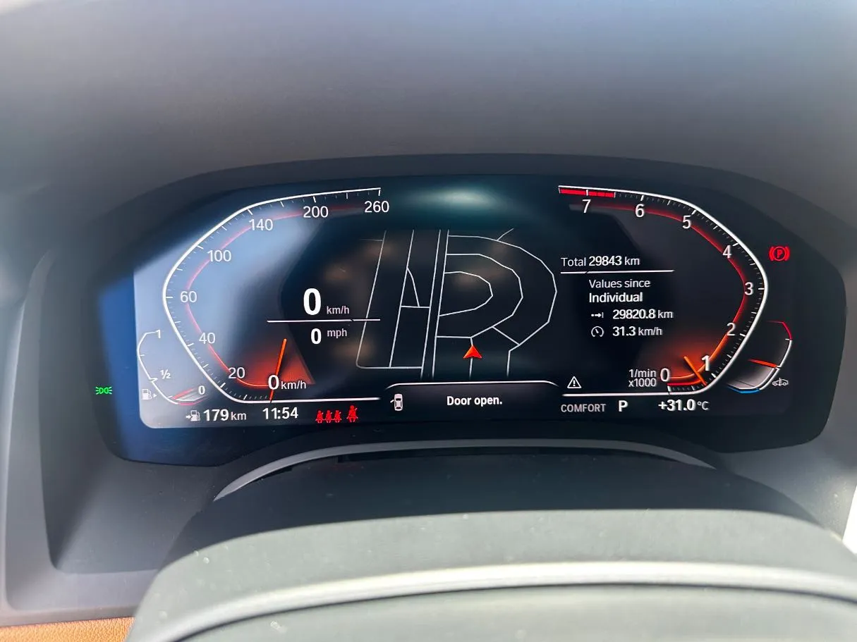 Car image 24