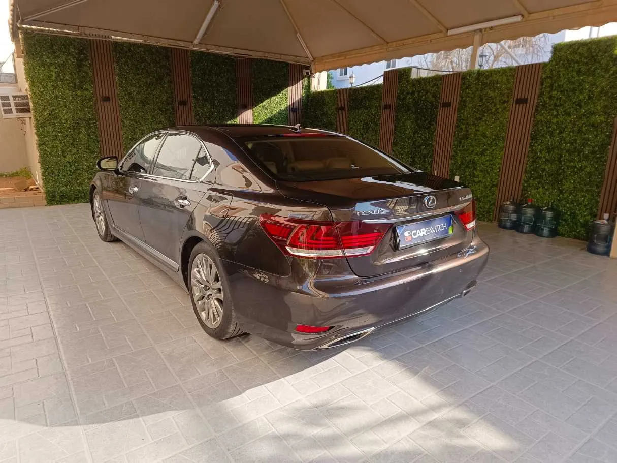 Car image 6