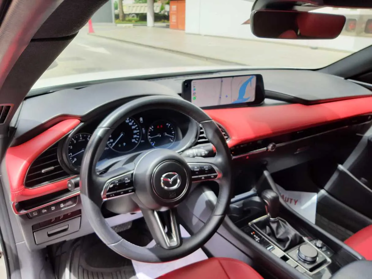 Car image 11