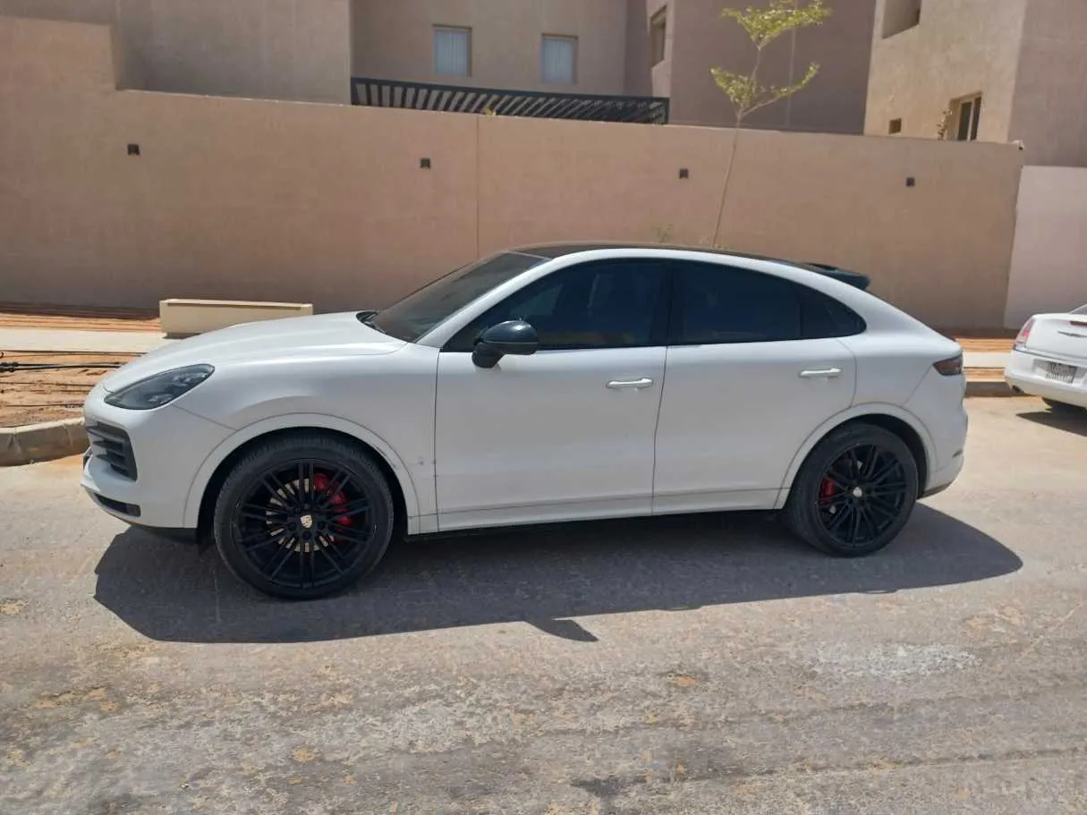 Car image 8