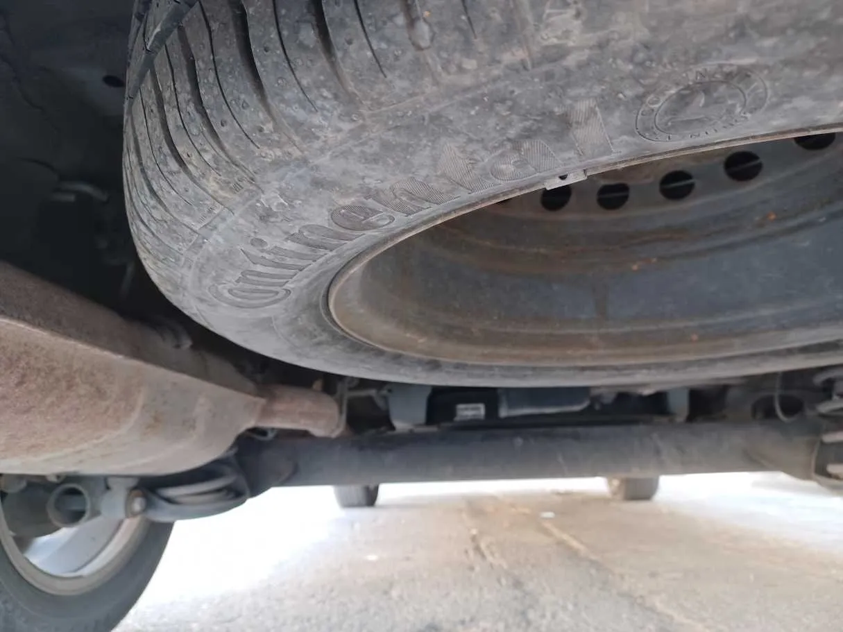 Car image 24