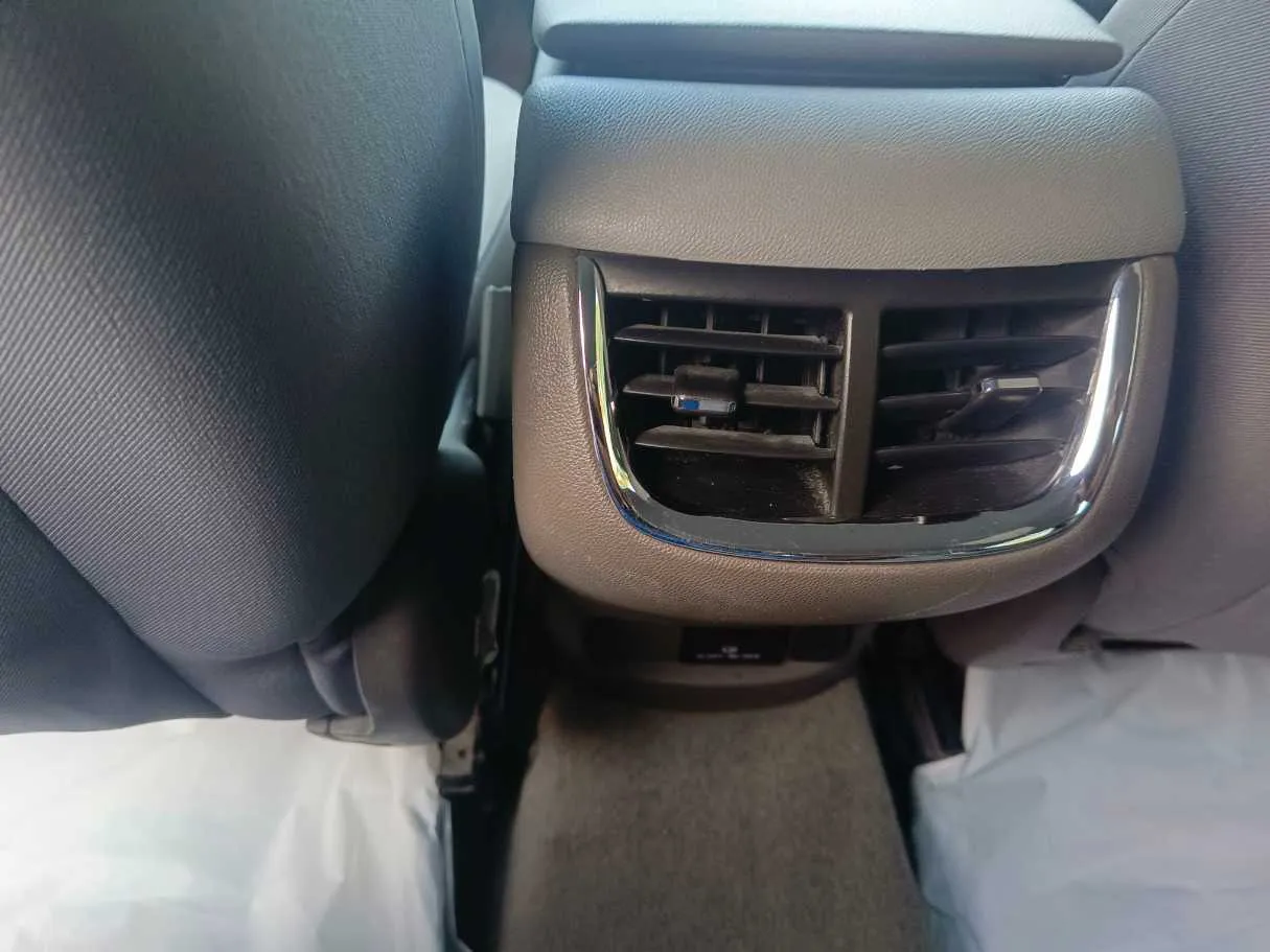 Car image 32