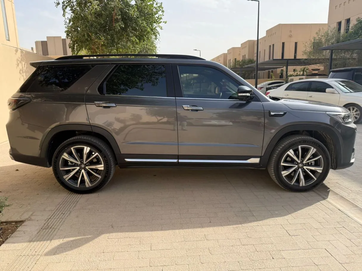 Car image 7