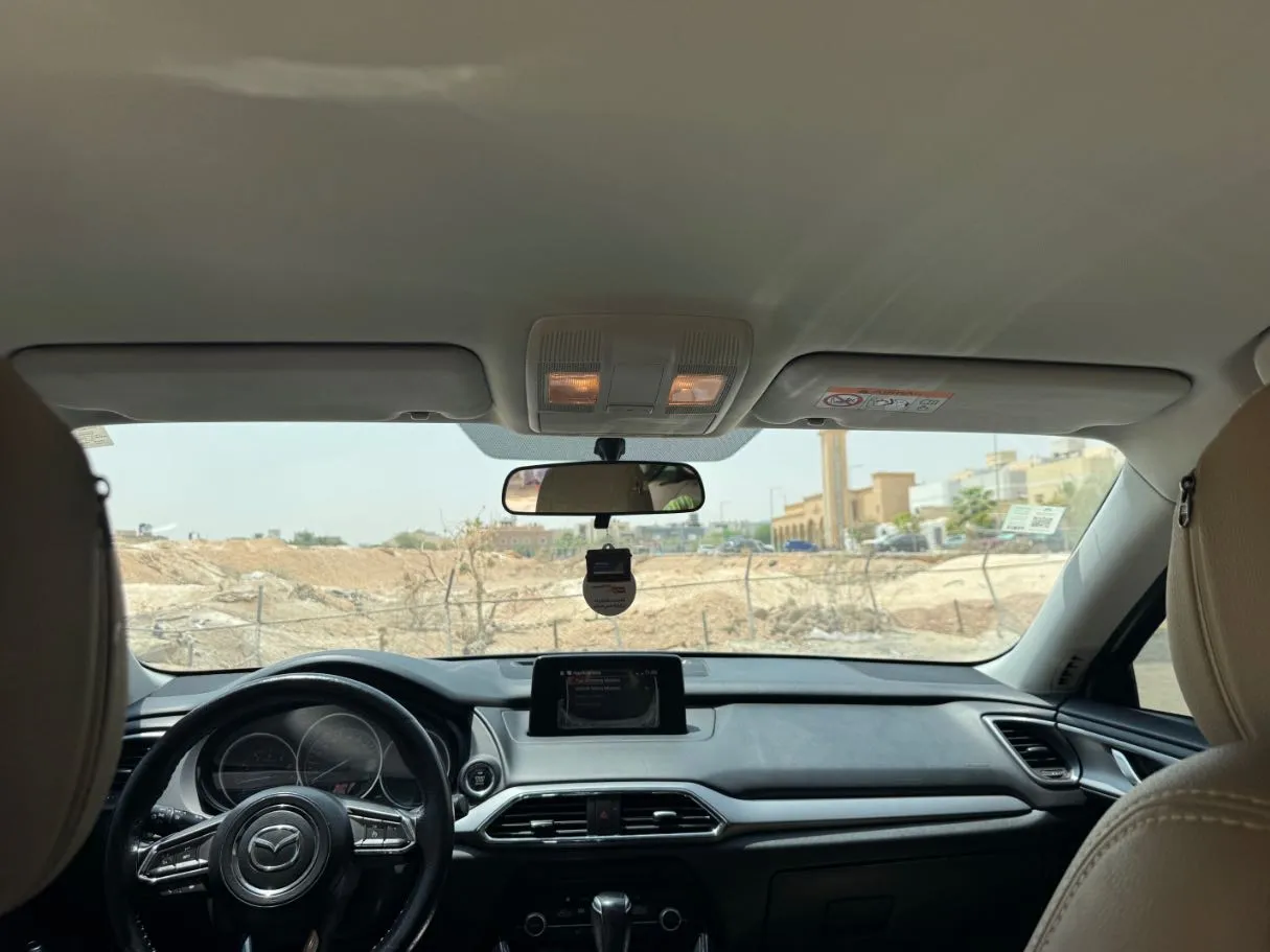 Car image 14