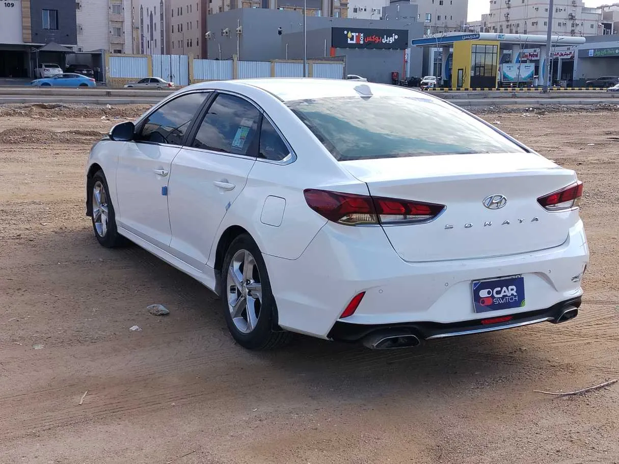 Car image 7