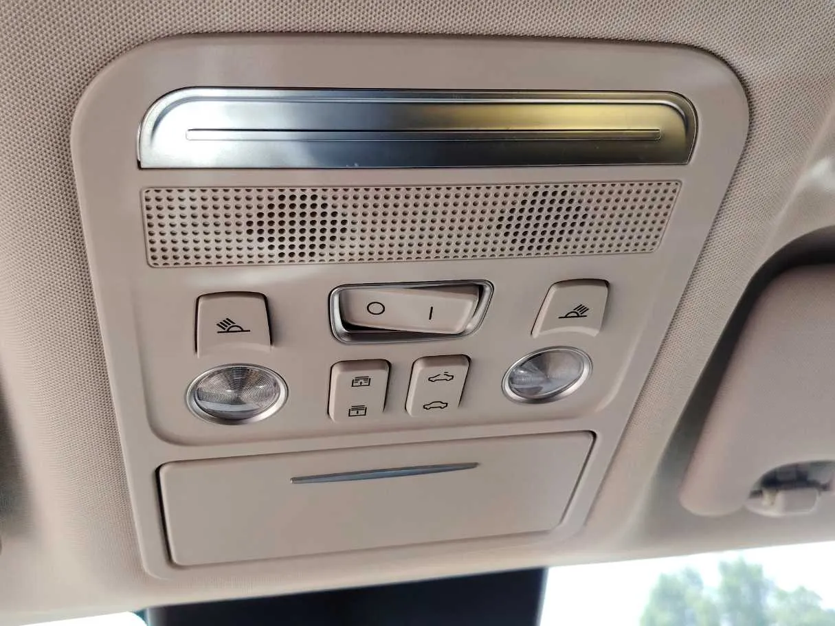 Car image 35