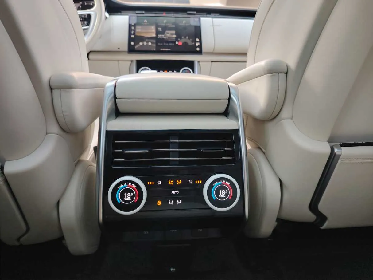 Car image 28