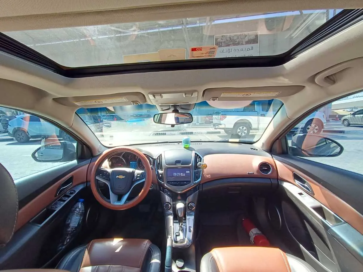 Car image 14