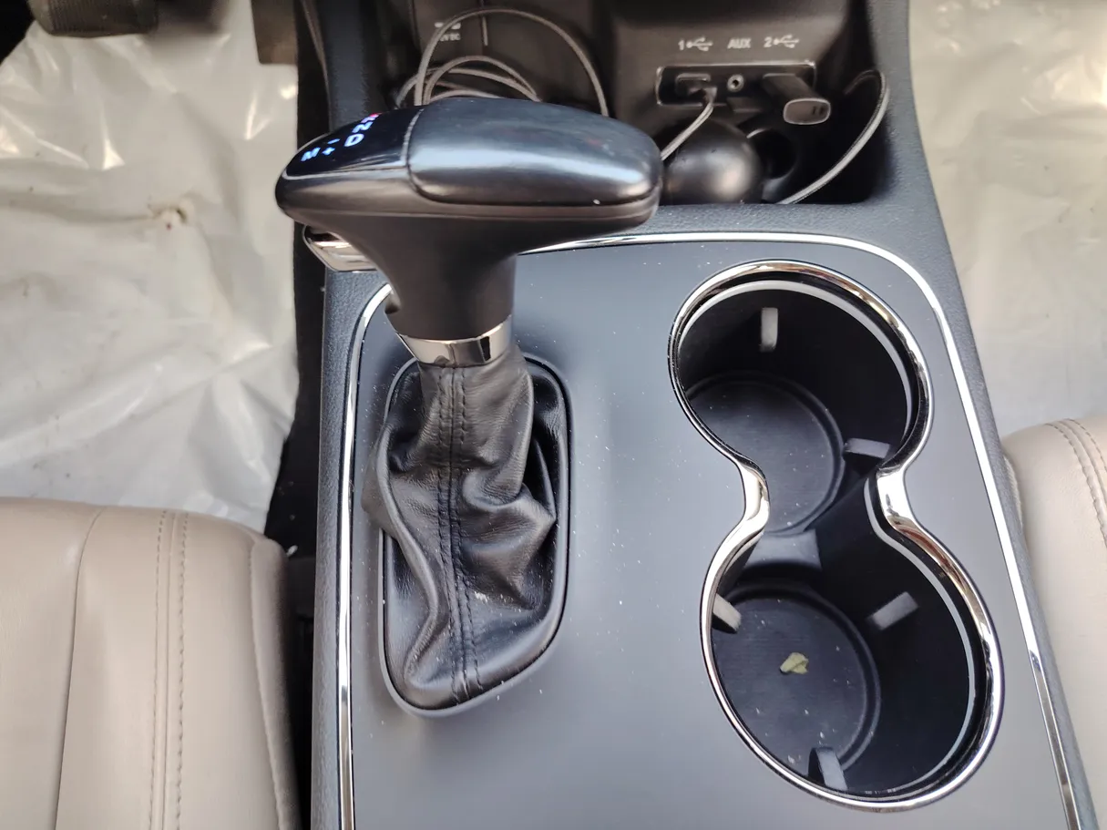 Car image 19