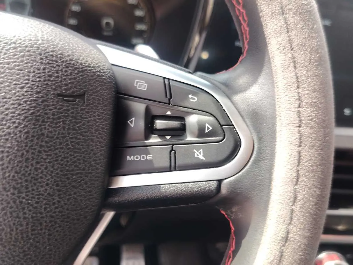 Car image 35
