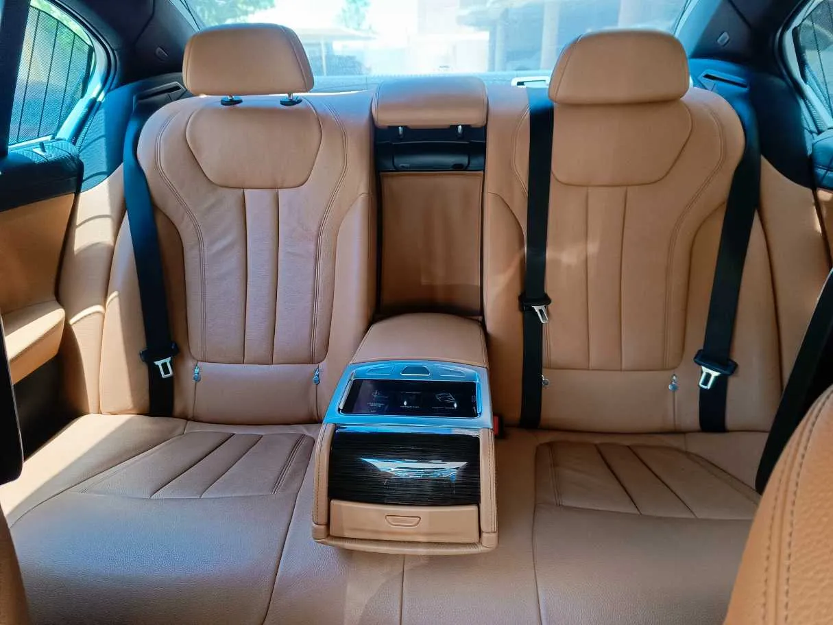 Car image 18
