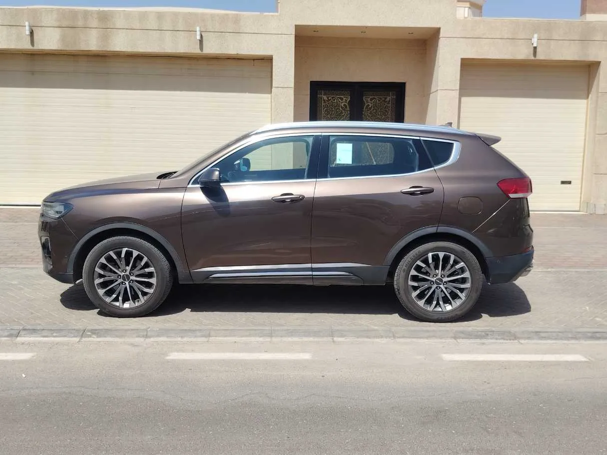 Car image 8