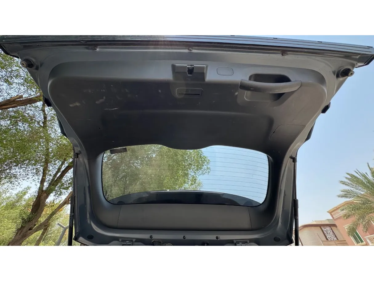 Car image 24