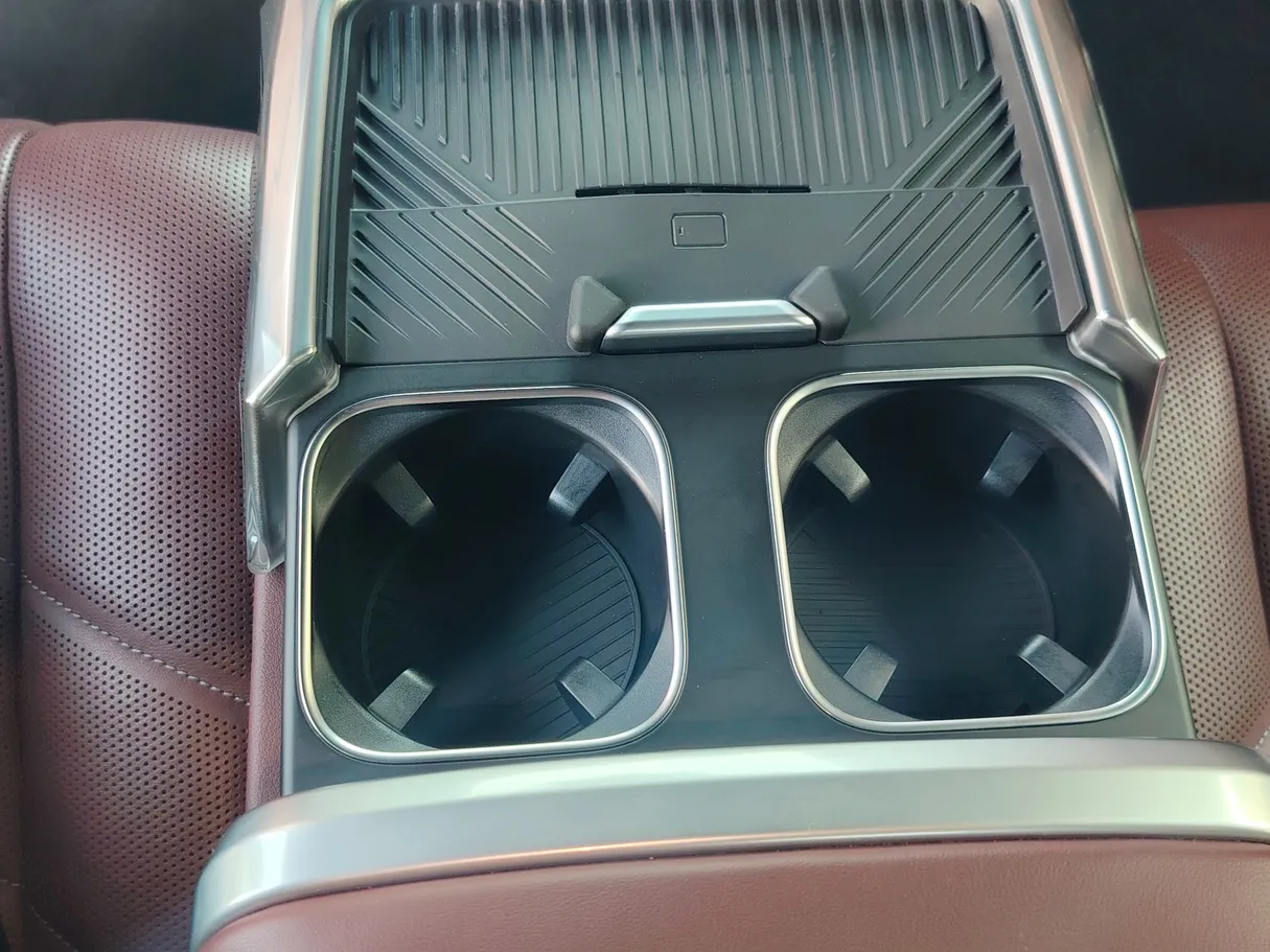 Car image 27