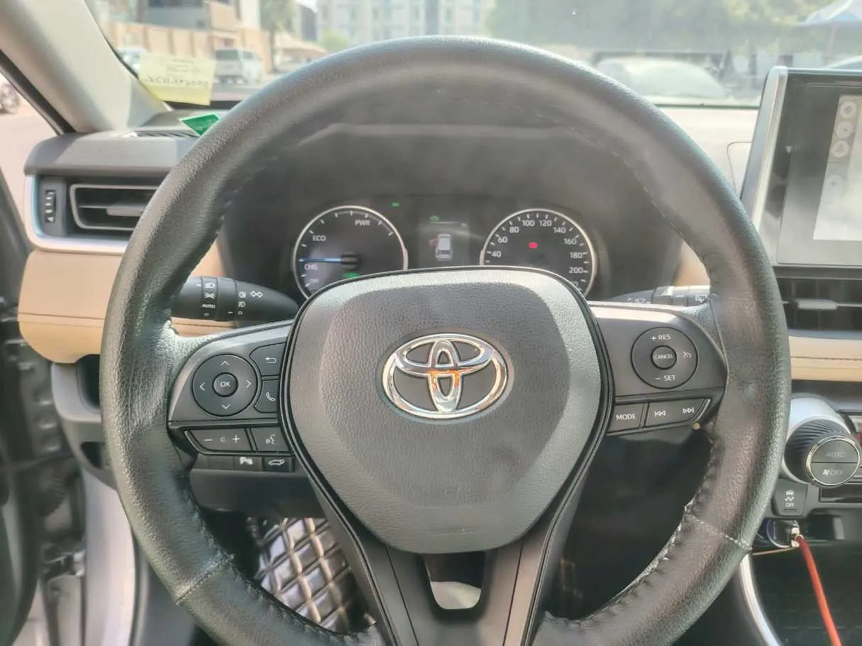 Car image 24